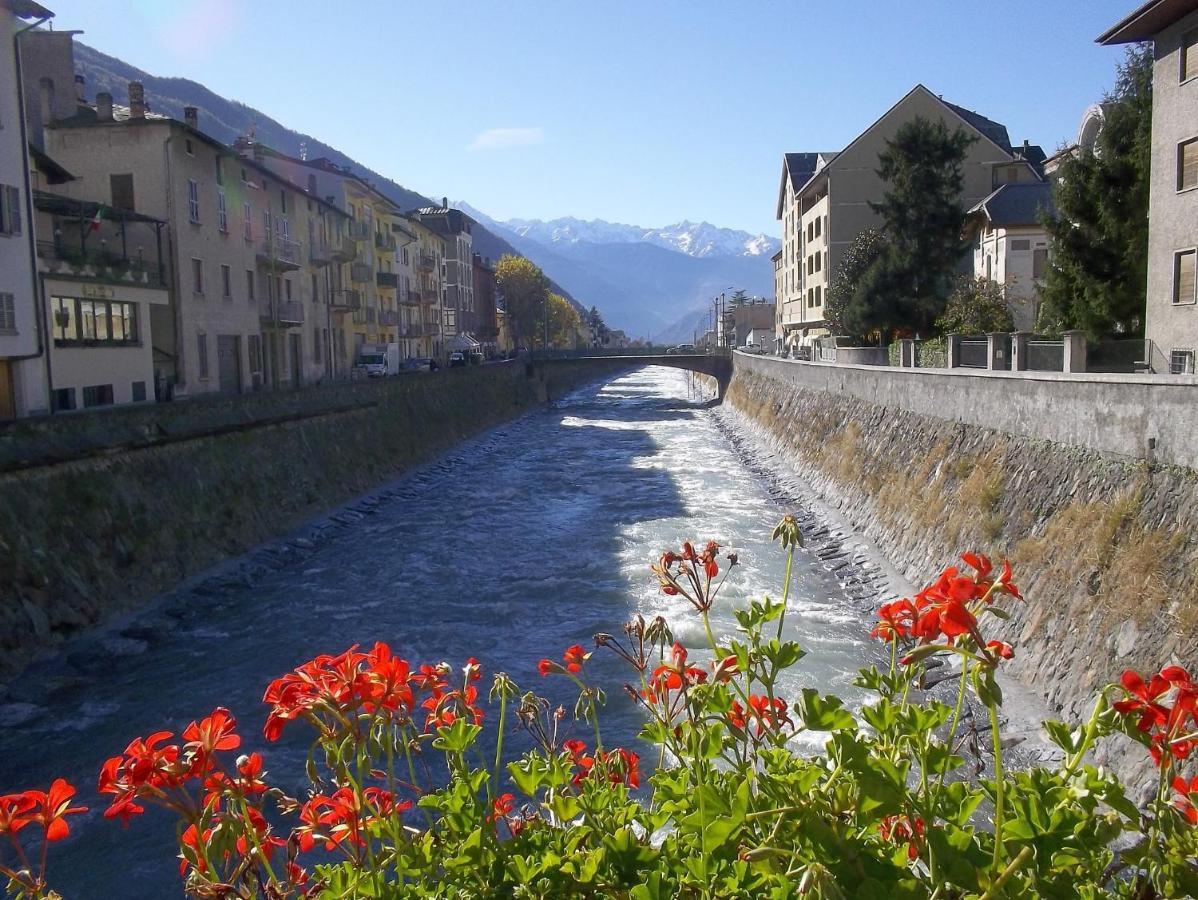 B&B Da Lori Tirano Bagian luar foto