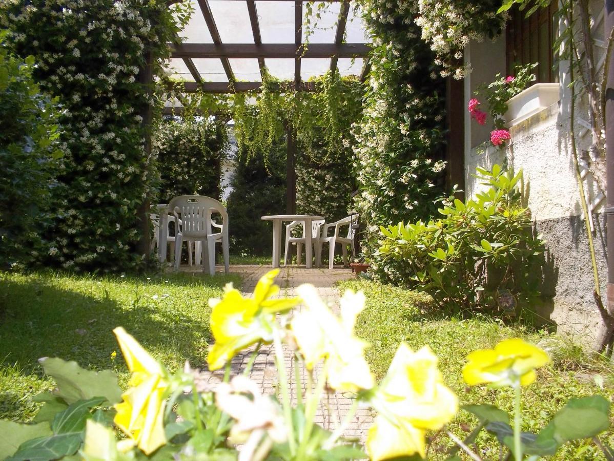 B&B Da Lori Tirano Bagian luar foto